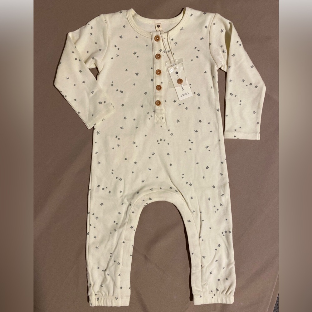 Last call! Quincy Mae Organic Cotton Romper, Ivory w/ Blue Stars, Leg Snaps, NWT - Picture 2 of 10